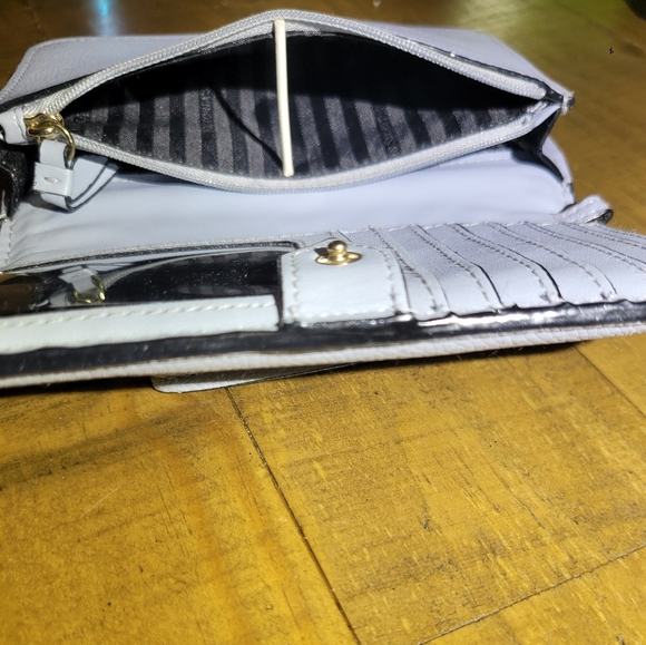 💥REDUCED💥VICTORIA'S SECRET TECH WRISTLET LIMITED EDITION COLOR- SKYFLOWER - Picture 6 of 6